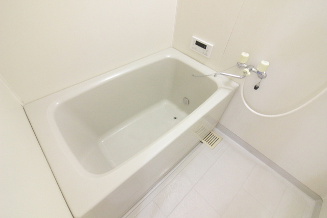 シャルムⅡの浴室|追い焚き付きのお風呂です♪