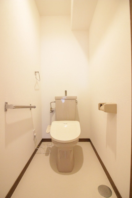 シャルムⅡのトイレ|嬉しい温水洗浄便座付き♪