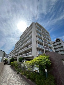 【外観】 | JR竹下駅まで徒歩15分、8階建て4階のお部屋。駐車場は1住戸1台無料で確保されています