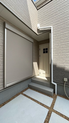 【玄関】 | リーブルガーデン高槻市津之江町１丁目２期 | 玄関ポーチ