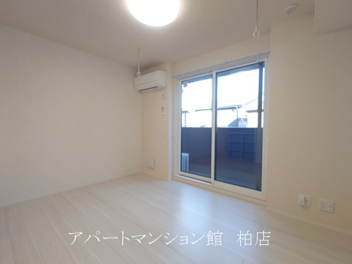 Dear Life の居間・リビング