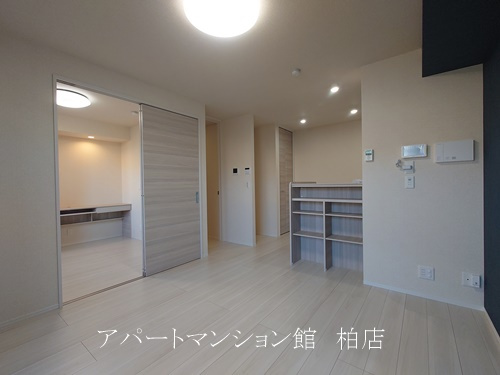 Dear Life の居間・リビング