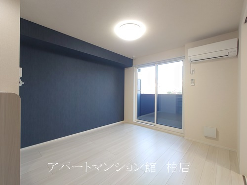 Dear Life の居間・リビング