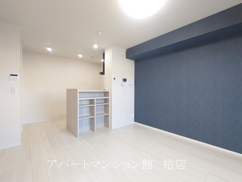 Dear Life の居間・リビング