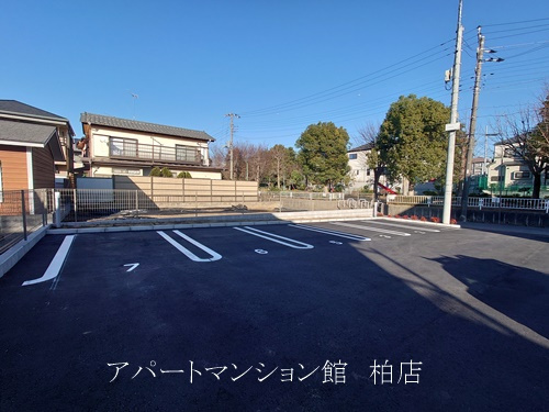 Dear Life の駐車場