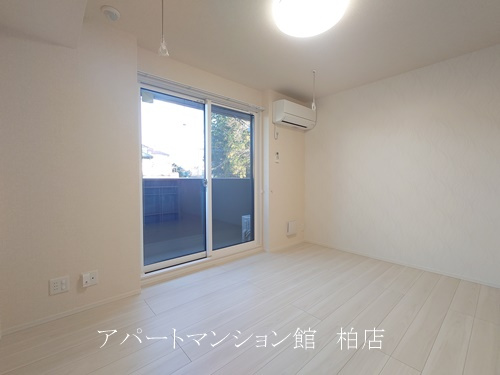 Dear Life の居間・リビング