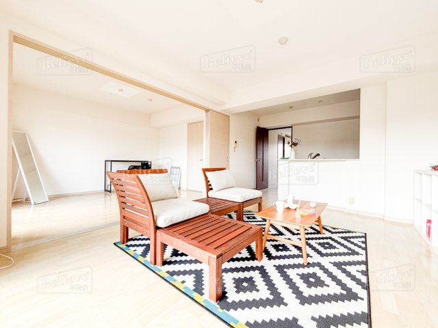 リ・エミネンスの居間・リビング|広いリビングです☆