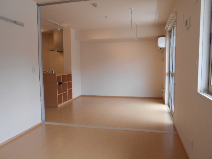 ラ ティーダの内装|リビングルーム