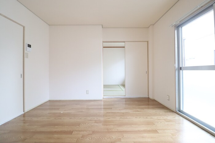 野口ハイツの寝室|洋室８帖