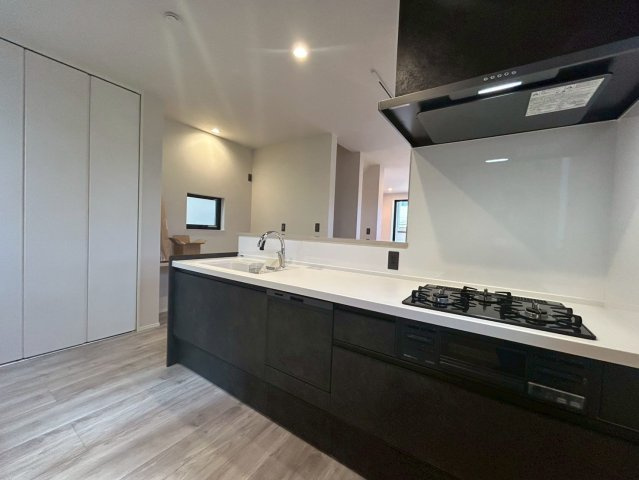 渋谷区本町デザイナーズ仕様新築戸建の内観：施工例|同社施工例キッチン写真です