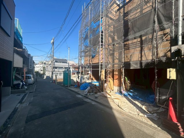 渋谷区本町デザイナーズ仕様新築戸建の前面道路含む現地写真|2025.11.14撮影