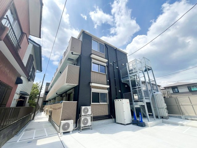 ブリリアンス根岸の外観