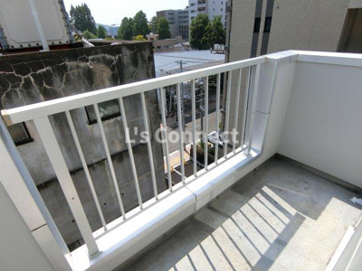 【バルコニー】 | メゾンナバタ一番町 | ５階のお部屋で晴れた日には洗濯物も干せます。