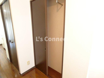 【収納】 | メゾンナバタ一番町 | ３帖の洋室には収納スペース。