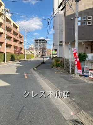 【前面道路含む現地写真】 | 飯田グループ販売戸数全国7位の現地販売会社です【戸田市中町２-１０-１３付近】 | 制震装置「SAFE365」。地震に強い家！
現地（2025年11月）撮影
