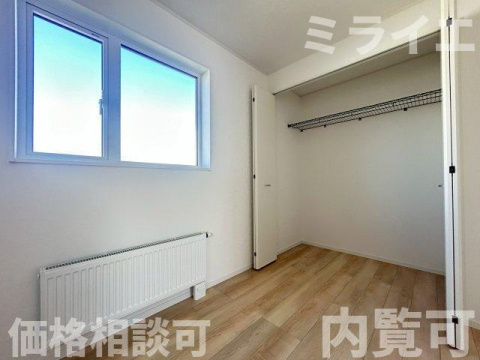 【新築戸建】札幌市北区太平四条3丁目2棟の収納|標準奥行90㎝で収納力のあるクローゼットを配置しています。