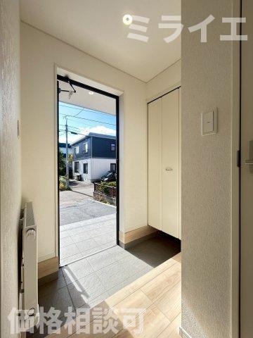 【新築戸建】札幌市北区太平四条3丁目2棟の玄関