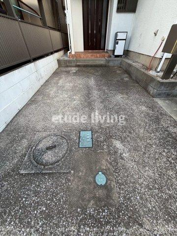 新座市畑中一丁目戸建てのエントランス