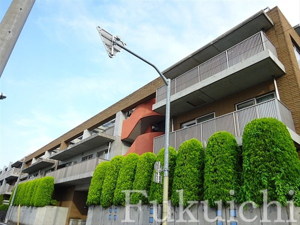 コリーヌ自由が丘の外観