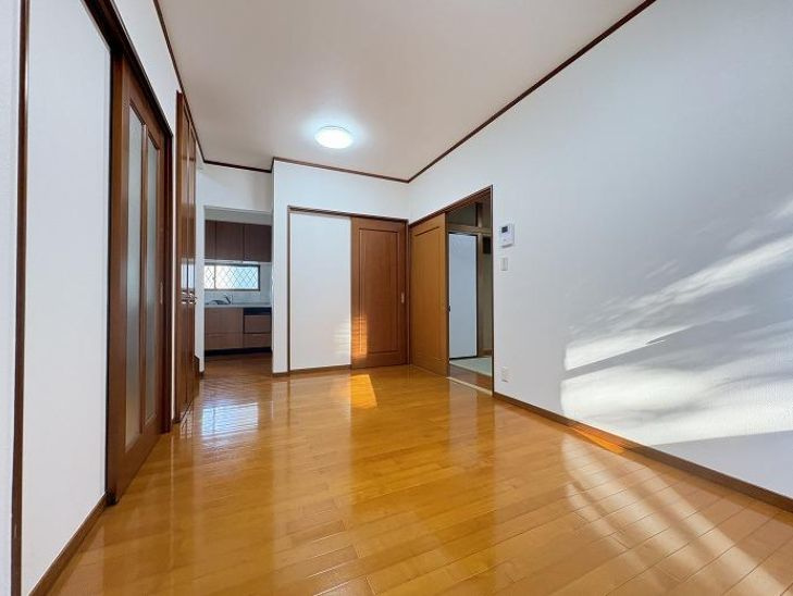 中央区陽光台５丁目　中古戸建の居間・リビング|こちらの居間で趣味の時間をお楽しみください