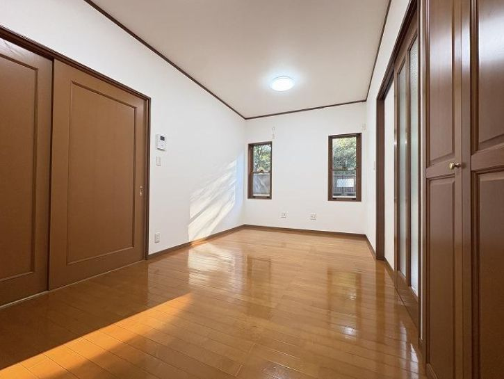 中央区陽光台５丁目　中古戸建の居間・リビング|使いやすいリビングです