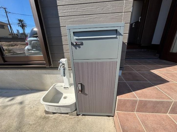 平塚市南金目　中古戸建の設備|宅配ボックス新設