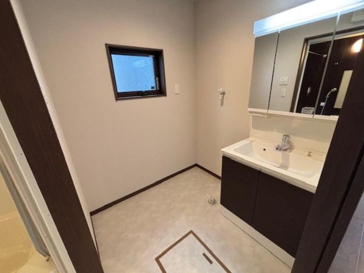 平塚市南金目　中古戸建の独立洗面台|朝の身支度には欠かせない独立洗面化粧台