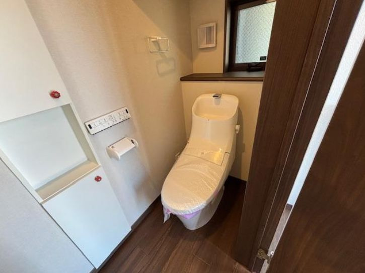 平塚市南金目　中古戸建のトイレ|落ち着いた色調のトイレです