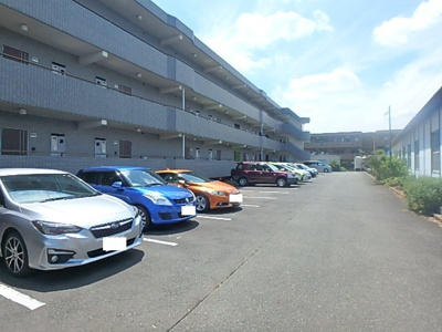 ★敷地内駐車場★（空き状況・使用料等詳細はご確認下さい）