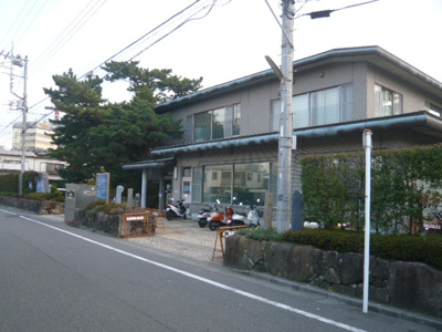 辻堂市民図書館まで450ｍ