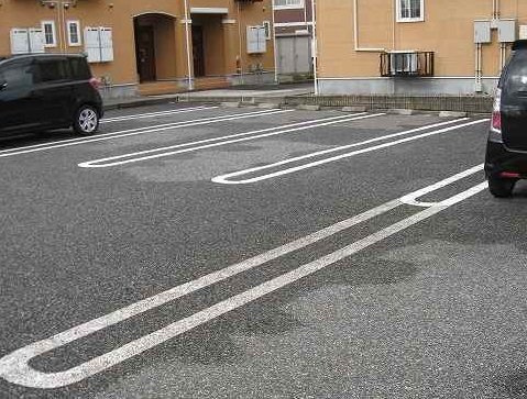 Ｉ・Ｔ　Ⅱ棟の駐車場|駐車場があるので、車を買う予定の方も安心です