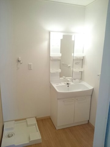 Ｉ・Ｔ　Ⅱ棟の洗面所|ゆったりとスペースのある洗面所