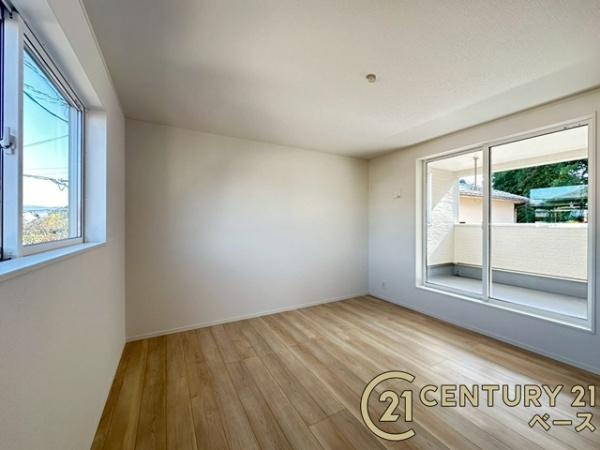 クレイドルガーデン伴堂 ／新築一戸建の寝室|■現地撮影写真■開放感のある広々した主寝室！他に洋室が２部屋ございます！