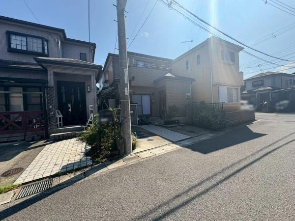 岩出市中島　中古戸建の前面道路含む現地写真