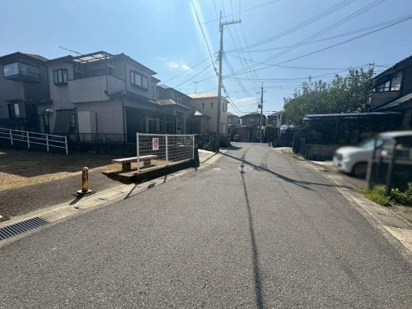 岩出市中島　中古戸建の前面道路含む現地写真