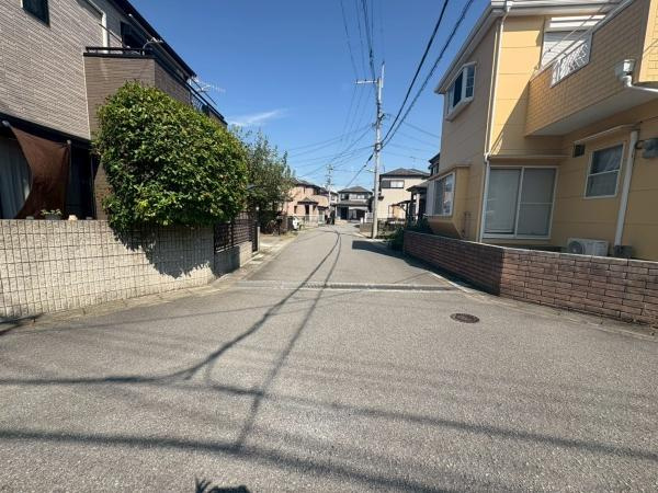 岩出市中島　中古戸建の前面道路含む現地写真