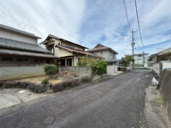 隅田町下兵庫　中古戸建の前面道路含む現地写真