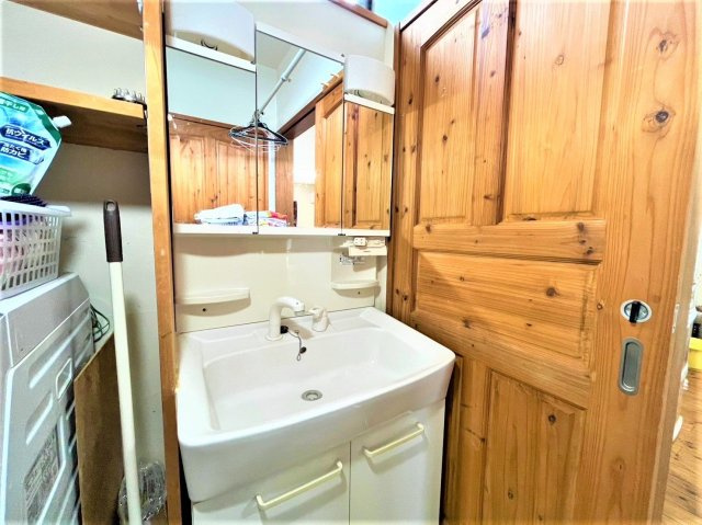 福岡市城南区樋井川2丁目　中古戸建の独立洗面台|朝の支度にも助かる、独立の洗髪洗面化粧台