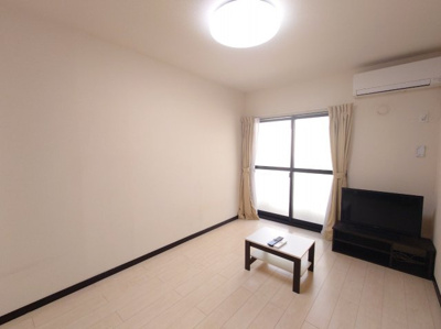 【居間・リビング】 | レオネクスト宙 | 32インチテレビも完備