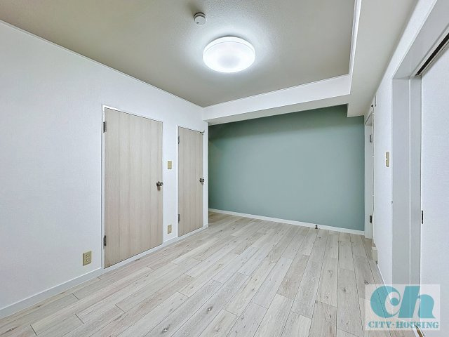 加州シュロス 201号室