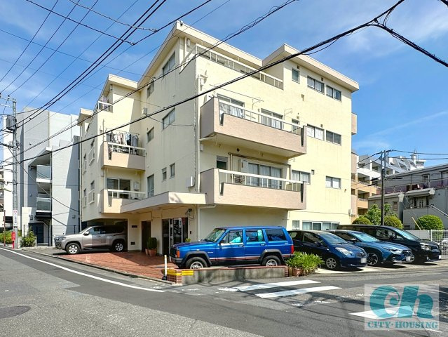 加州シュロス 201号室の外観