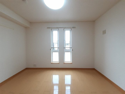 【内装】 | ブルス・ハープⅣ | 明るい室内です