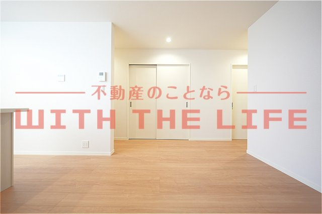 ALLEY-11【10.000円キャッシュバック対象物件】の内装|明るい色調の室内です