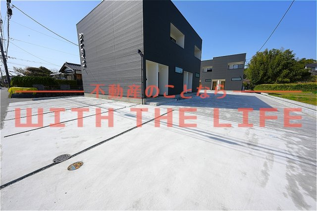 ALLEY-11【10.000円キャッシュバック対象物件】の駐車場|車をお持ちの方に嬉しい駐車場付きの物件です