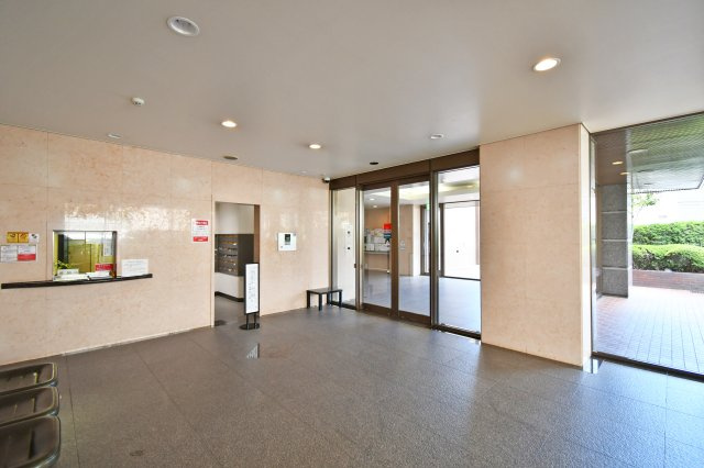 サンフィール大宮宮原のエントランス|『物件を今日見てみたい』といった当日のご案内、同条件などの物件、他社様掲載物件もご紹介可能！一日でまとめて内覧したい方、ぜひ当社までお問い合わせ下さい。スタッフ一同皆様のご連絡お待ちしております！