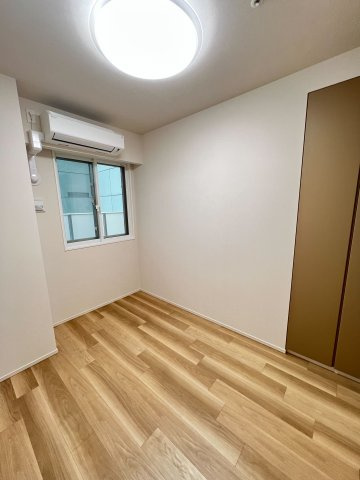 ローレルタワー堺筋本町タワーの洋室|明るい洋室です