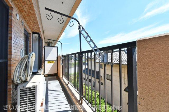 ライオンズマンション与野本町第5のバルコニー|難しいイメージの住宅ローンは経験スタッフが丁寧にお手伝いしますのでご安心下さい。「家を買って終わり」ではなく、「買ってからがスタート」と考え、一人ひとりにあった資金計画やプランをご提案致します！