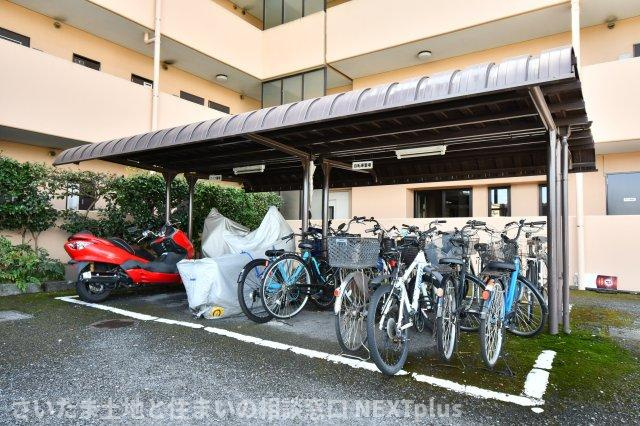 ライオンズマンション与野本町第5の駐輪場|■一人ひとりにあった資金計画やプランをご提案致します。「家を買って終わり」ではなく、「買ってからがスタート」と考え、ご提案します。ローンのご相談は、不動産のプロの私たちにお任せ下さい。