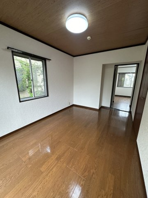 【寝室】 | 野辺ハイツE | 明るい洋室です