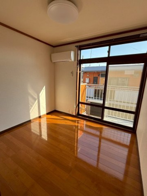 【居間・リビング】 | シティハイムジュエリーA | ゆったり過ごせる居間です